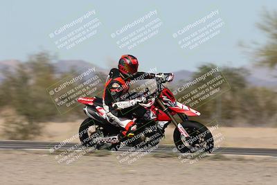 media/Dec-01-2025-Moto Forza (Mon) [[2daa91e15f]]/3-Beginner Group/Session 2 (Turn 7 Inside Pans)/